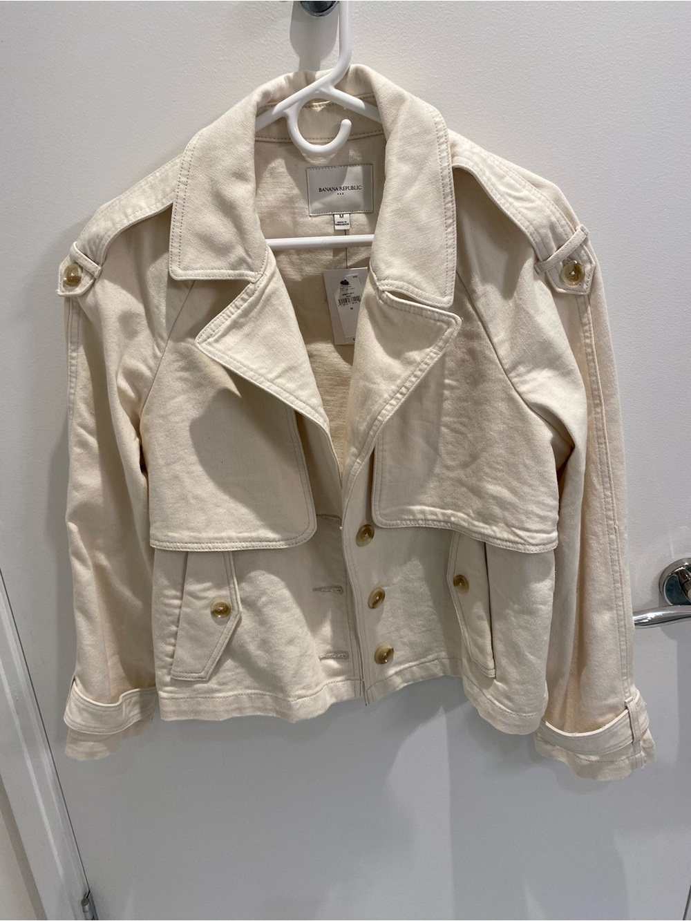 Banana Republic Short Trench Coat, Cream, Size M, NWT, never worn.